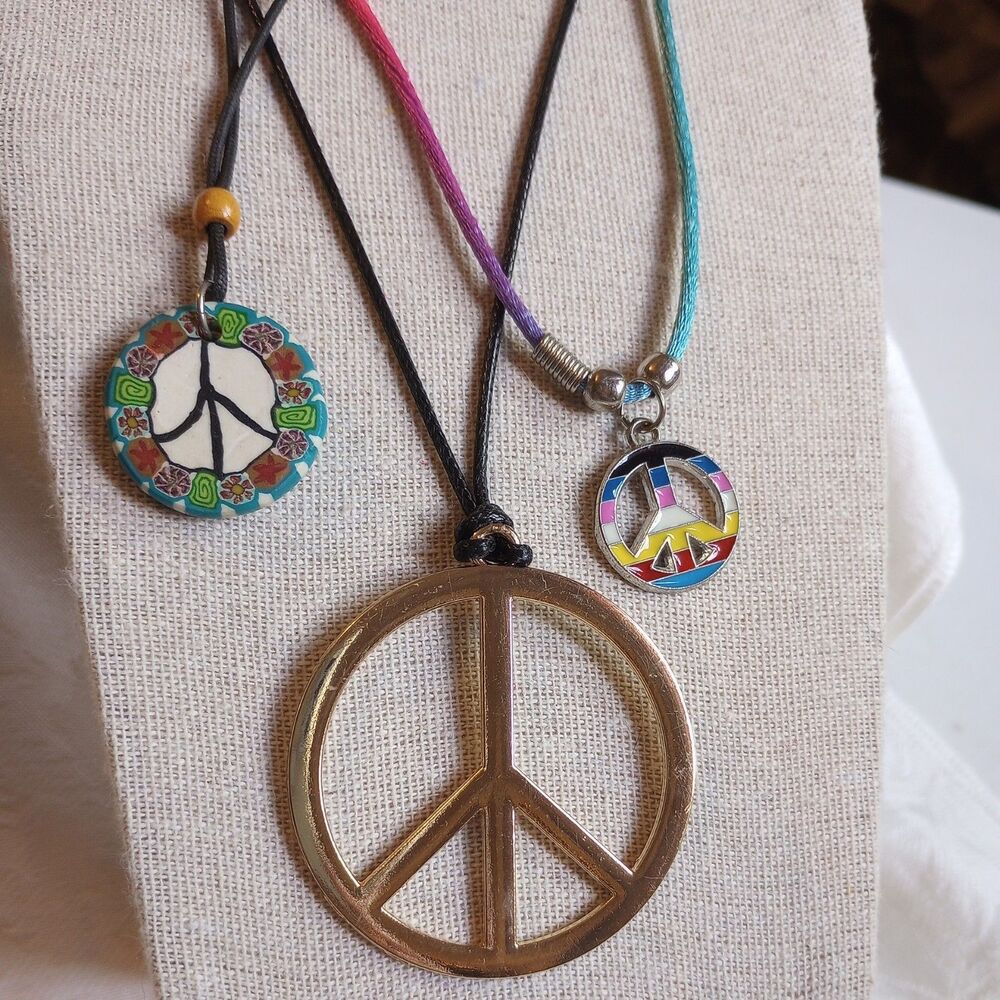 90s Y2K vintage PEACE SIGN lot of 3 milifoiri rainbow goldtone GROOVY necklaces